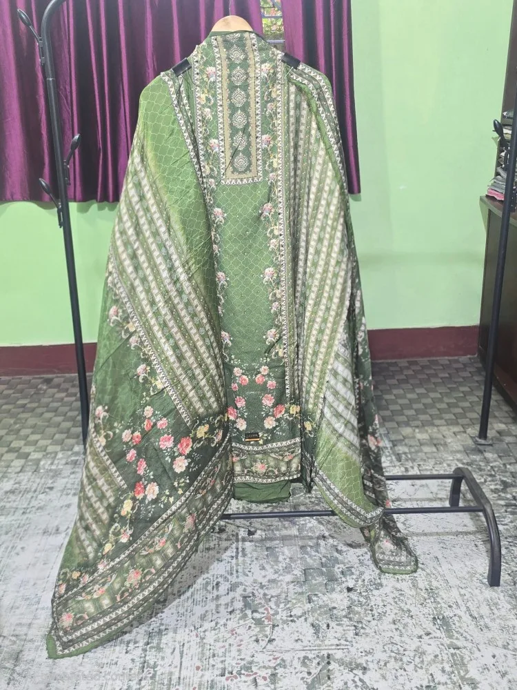 Premium Pure Viscose Muslin Designer Digital Print Unstitched Suit Set with Hand Work & Box Pallu Dupatta